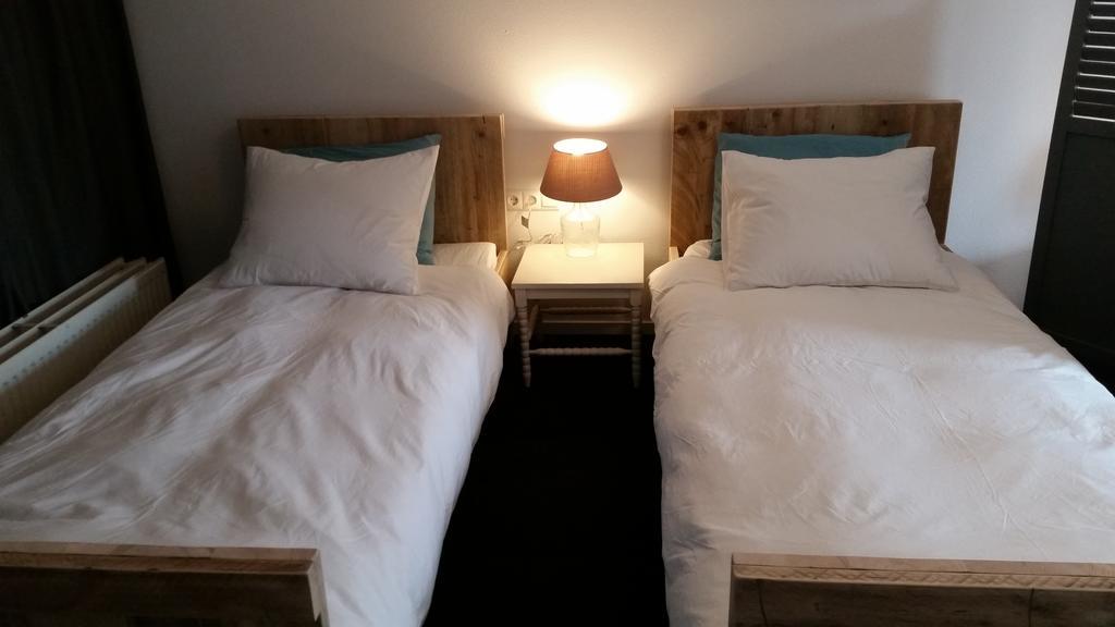 Oekepoek Down Town Bed and Breakfast Ενσκέντε Δωμάτιο φωτογραφία