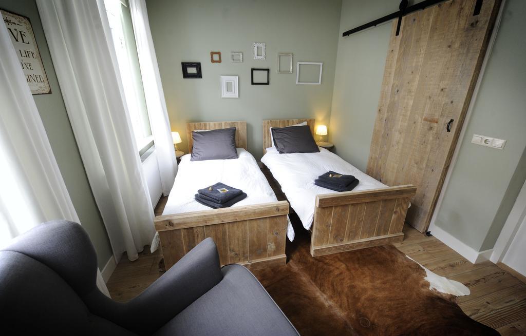 Oekepoek Down Town Bed and Breakfast Ενσκέντε Δωμάτιο φωτογραφία