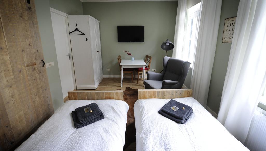 Oekepoek Down Town Bed and Breakfast Ενσκέντε Δωμάτιο φωτογραφία